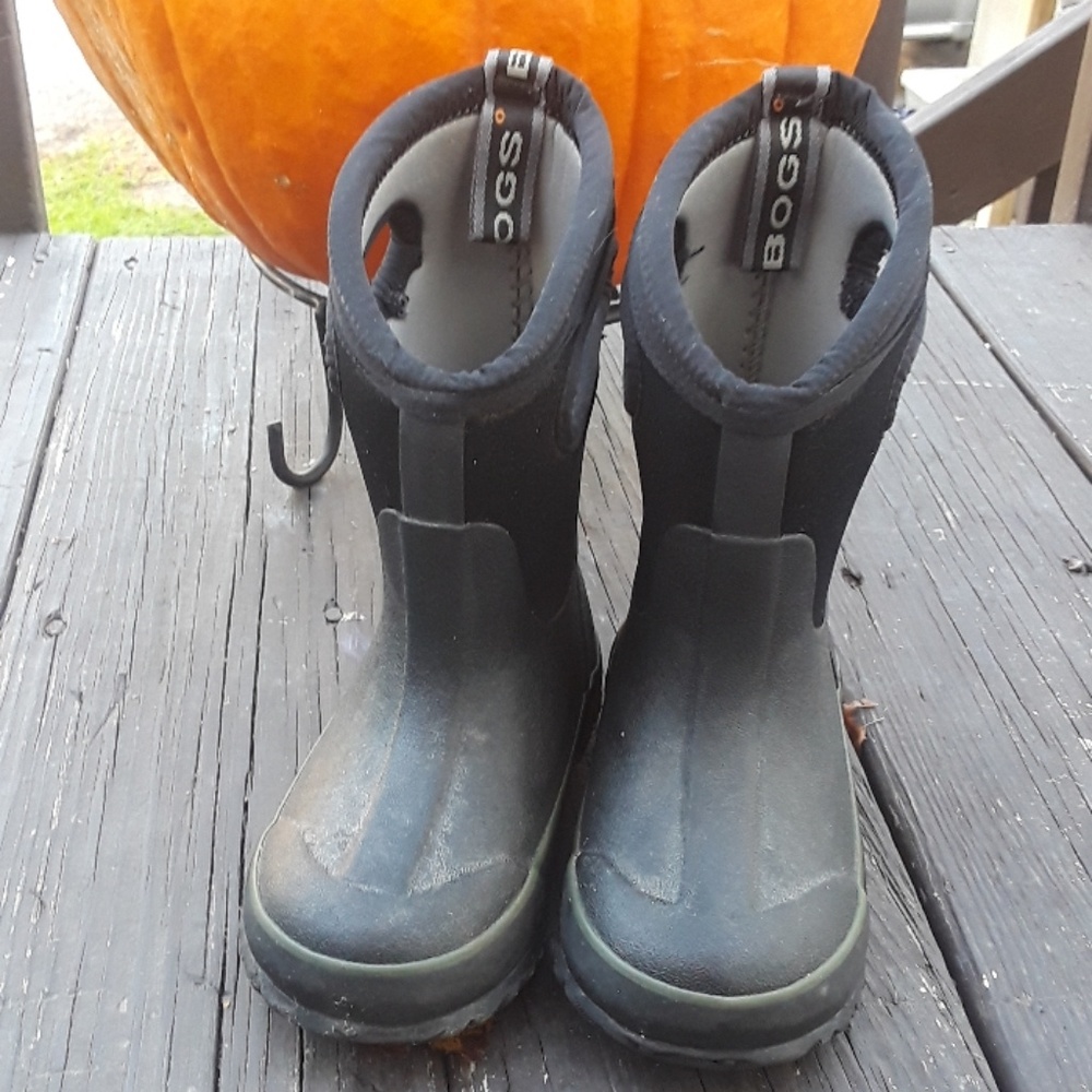 Toddler bogg boots size 8